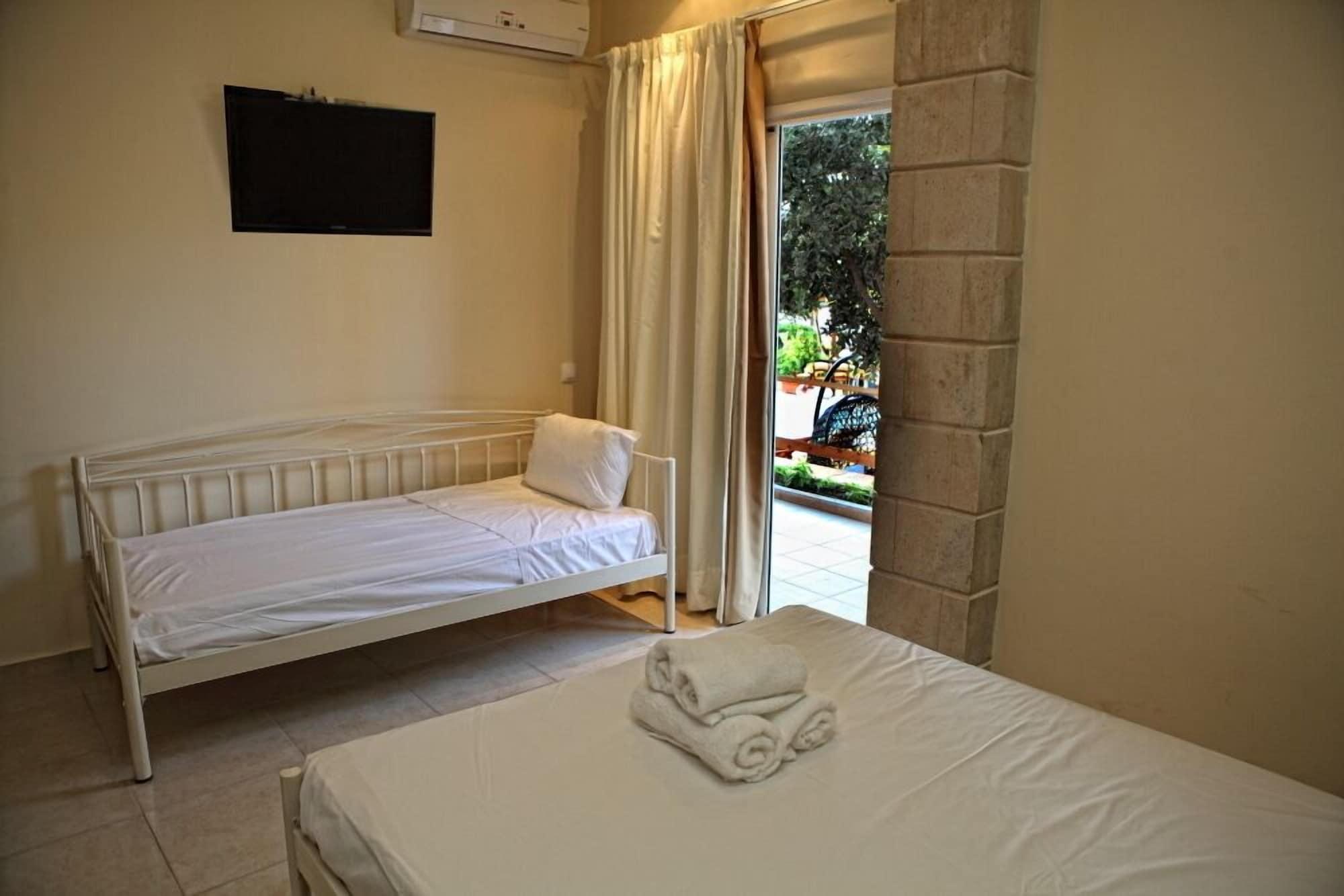 Niriides Beach Hotel Réthimno Szoba fotó
