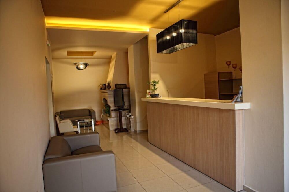 Niriides Beach Hotel Réthimno Beltér fotó