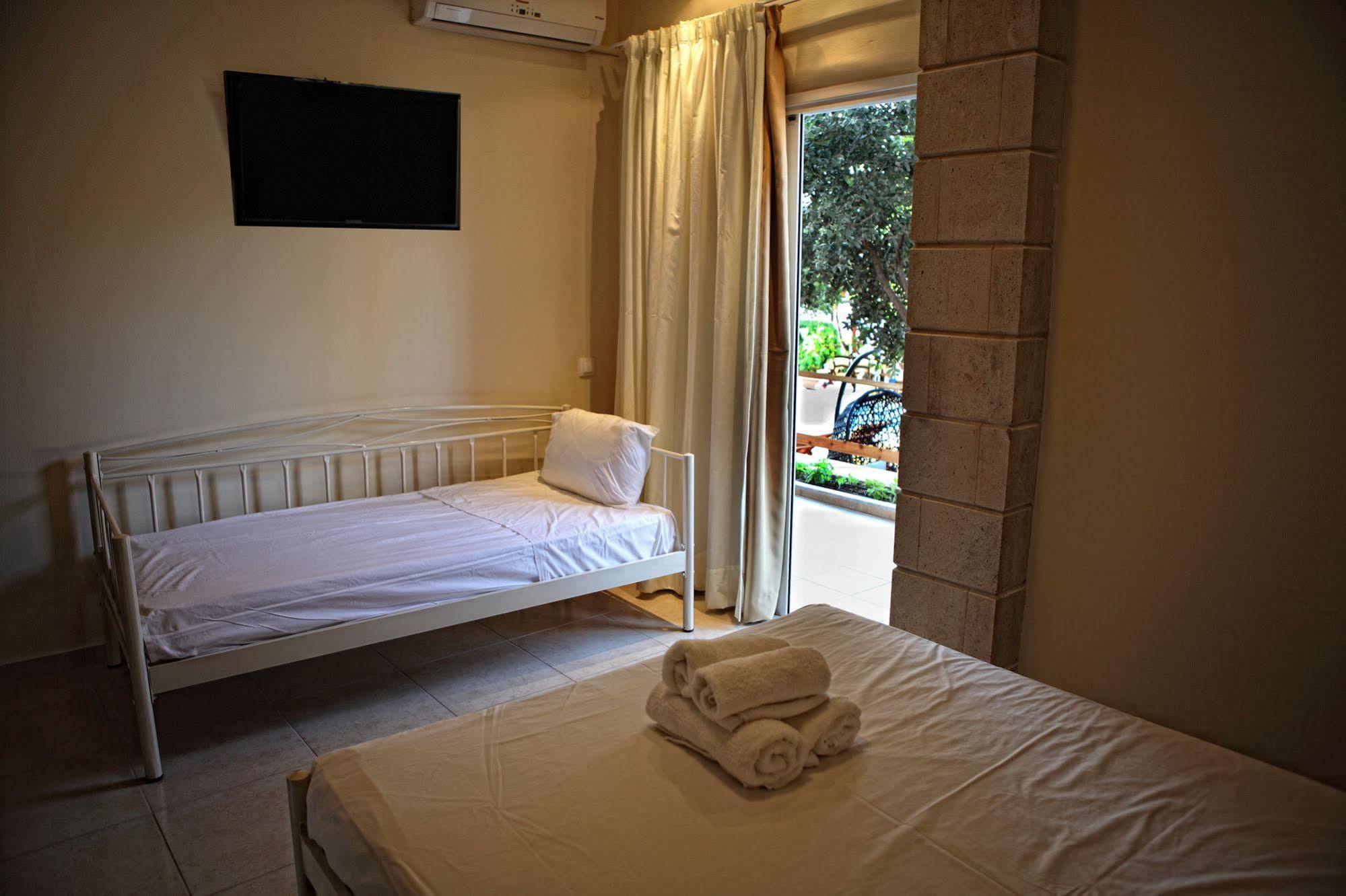 Niriides Beach Hotel Réthimno Kültér fotó
