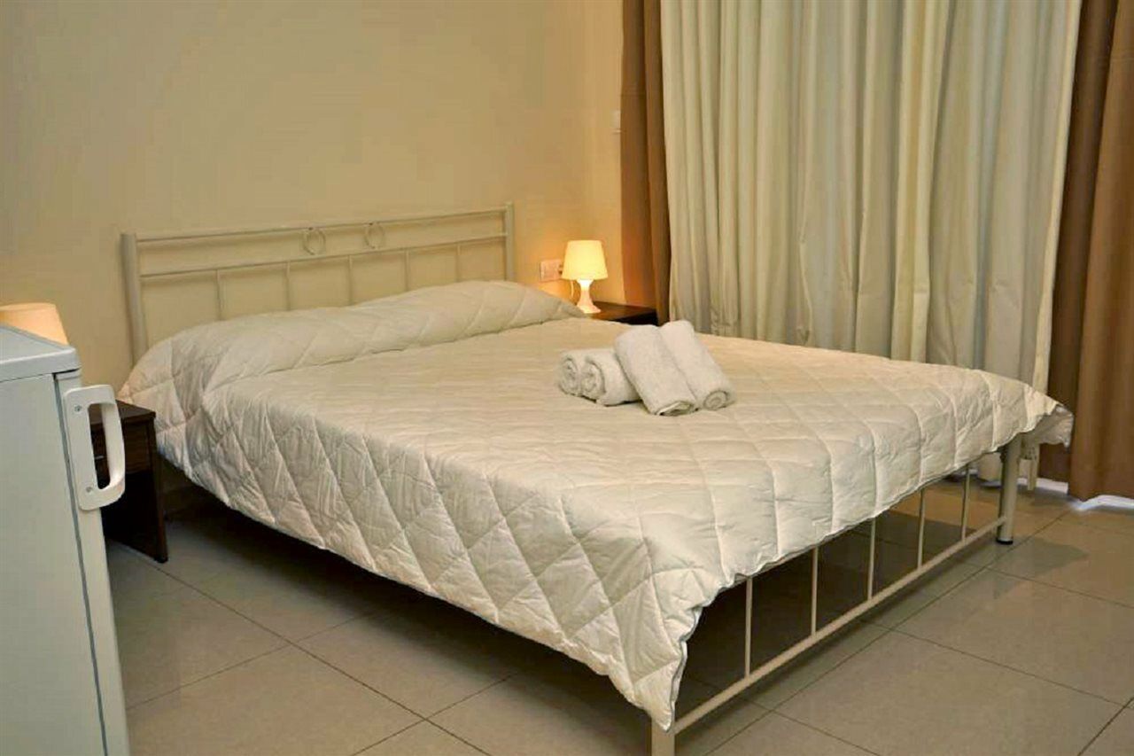 Niriides Beach Hotel Réthimno Kültér fotó