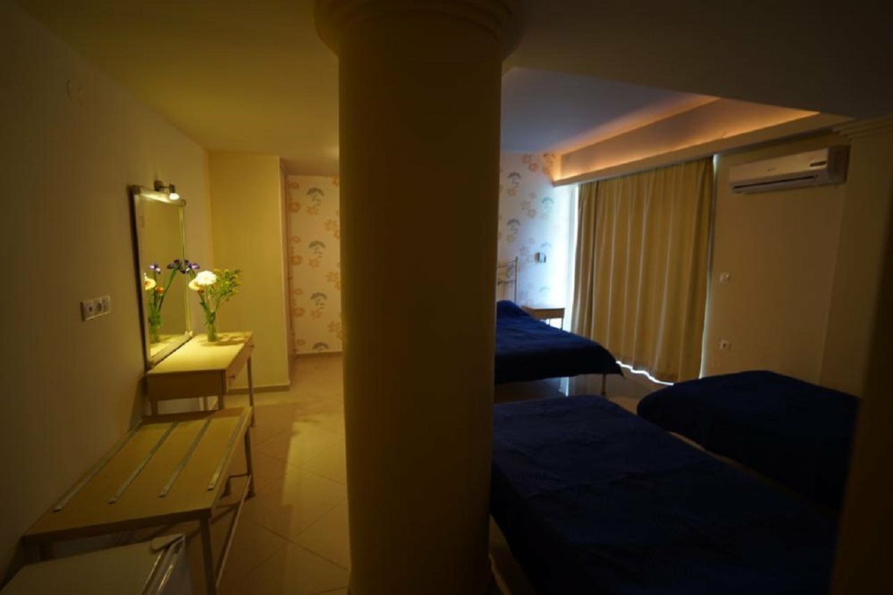 Niriides Beach Hotel Réthimno Kültér fotó